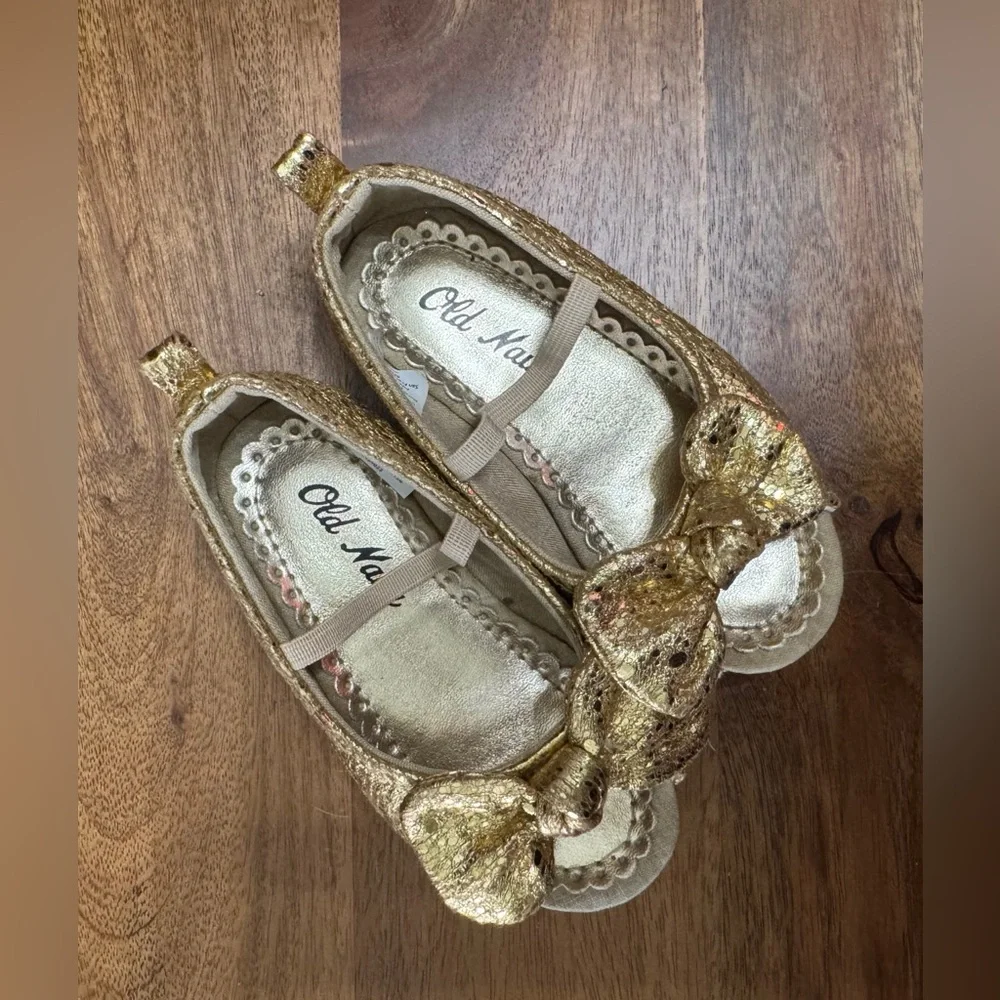 Old Navy Girls Gold Glitter Bow Dress Shoes Size 5 Sparkly Party Flats